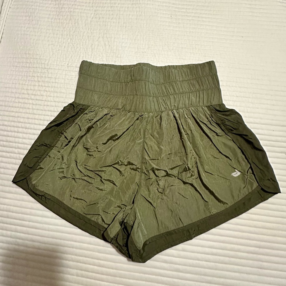 NWOT. Southern Marsh olive lele performance short.